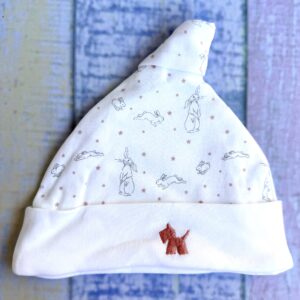 Gorrito de Algodón Pima - Conejitos y Estrellas