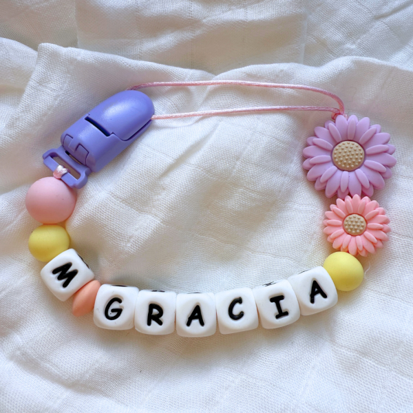 Portachupete personalizado de silicona - "M Gracia"